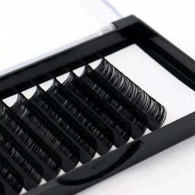 Easy Fanning Lashes - Image 2
